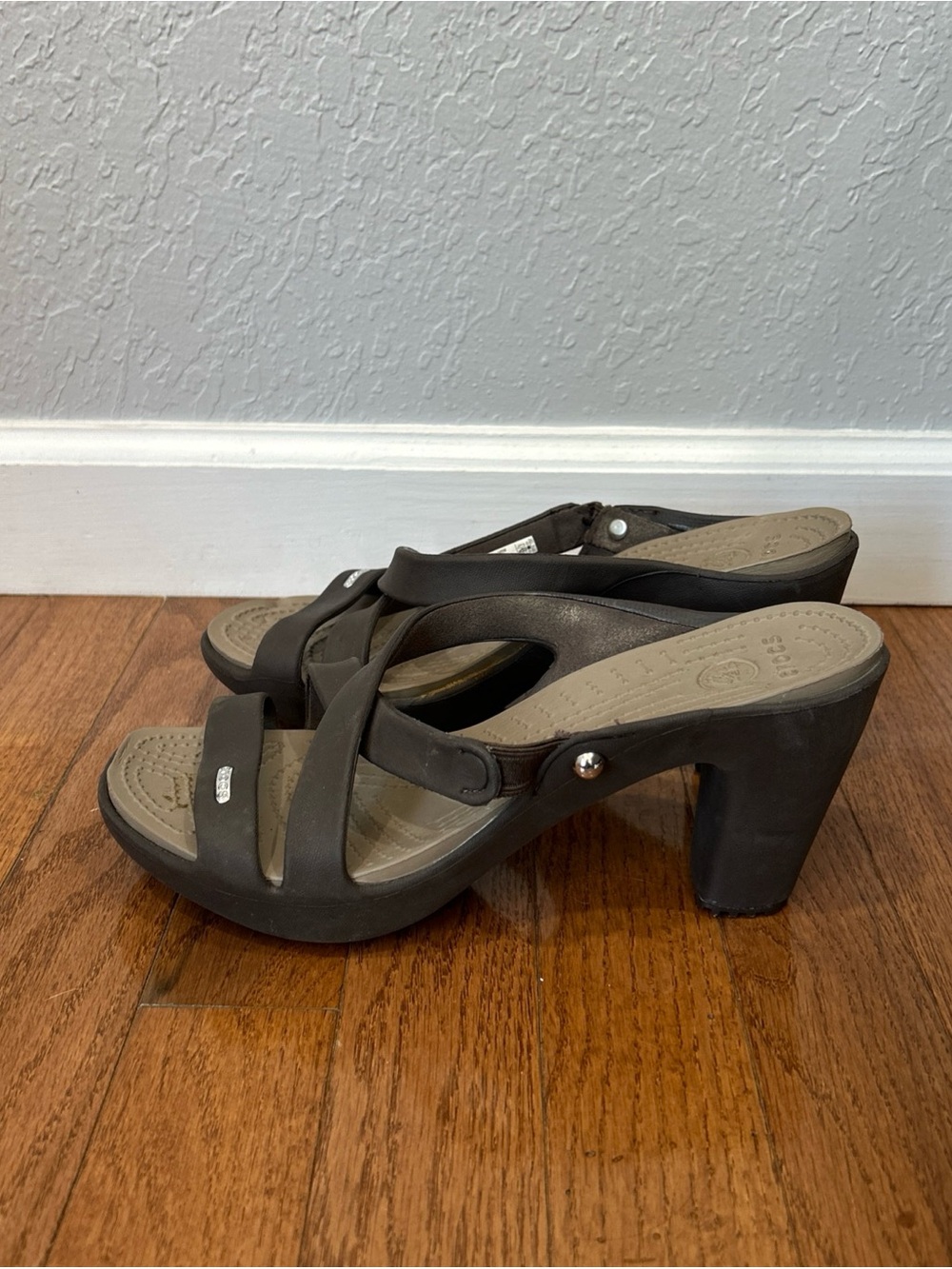 Crocs Cypress IV Heels Slip On Shoes Women’s Size 8 Brown